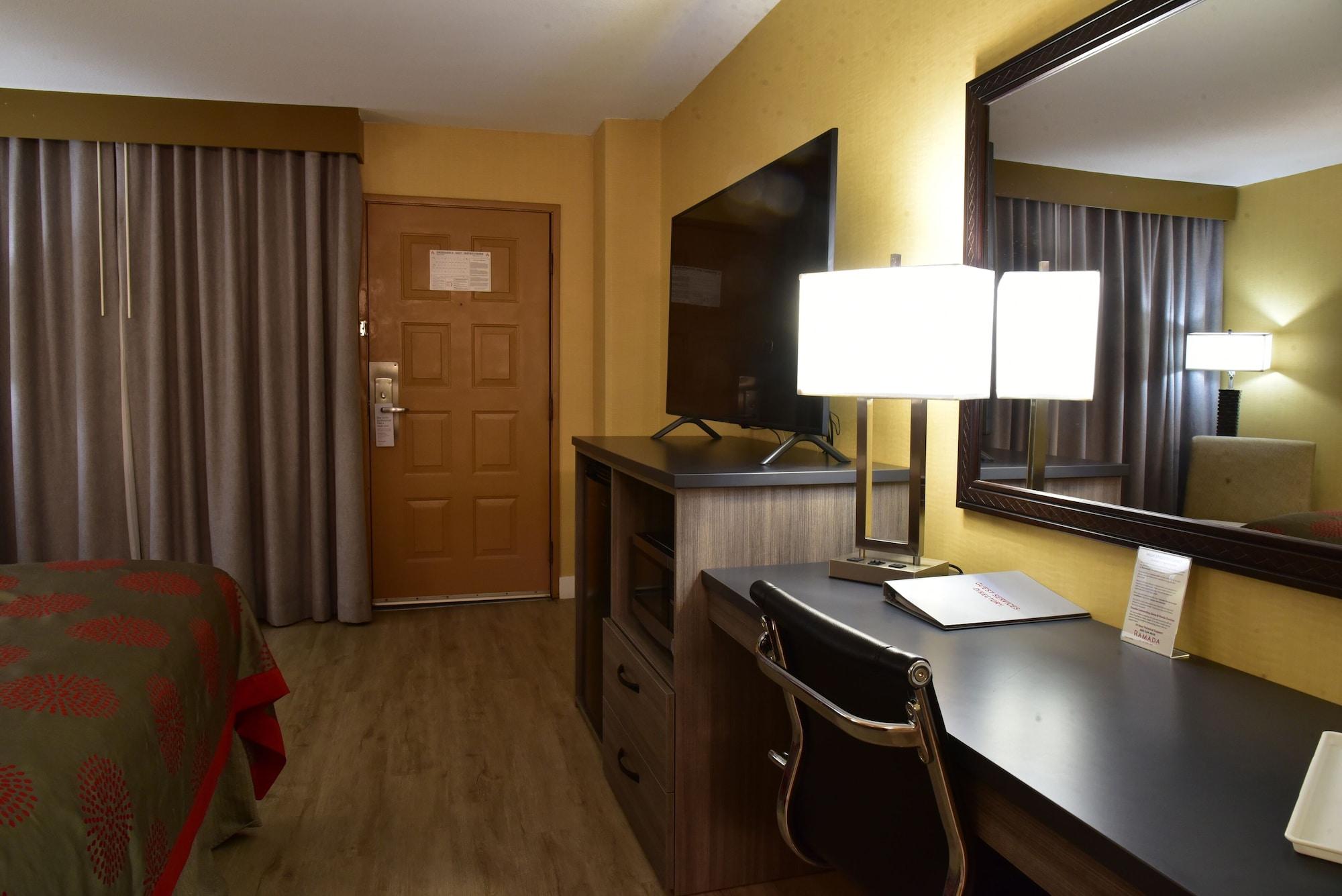 Ramada By Wyndham San Diego National City Exterior foto