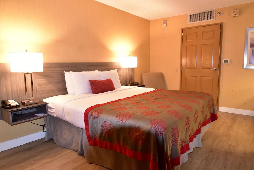 Ramada By Wyndham San Diego National City Exterior foto