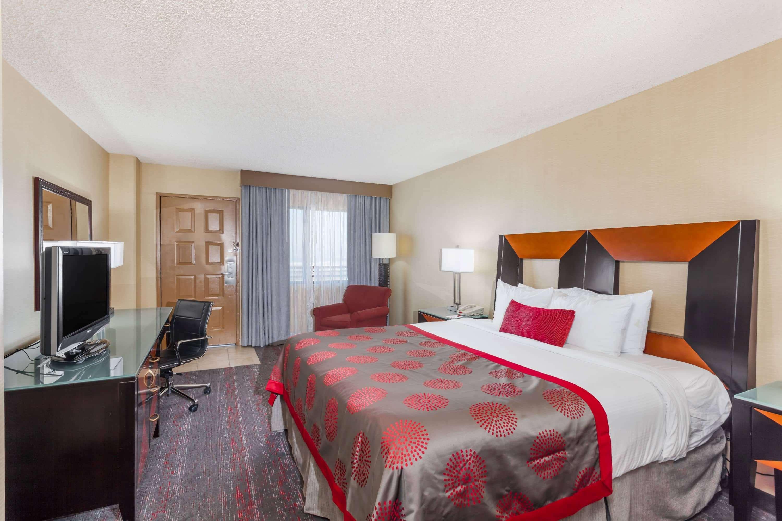 Ramada By Wyndham San Diego National City Exterior foto