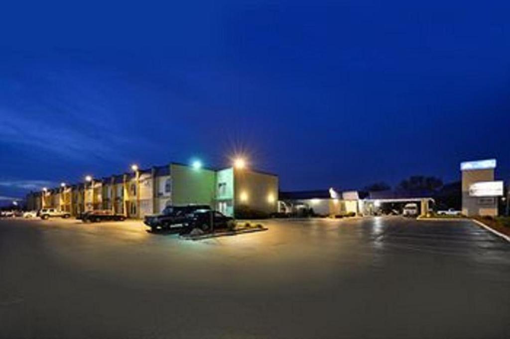 Ramada By Wyndham San Diego National City Exterior foto