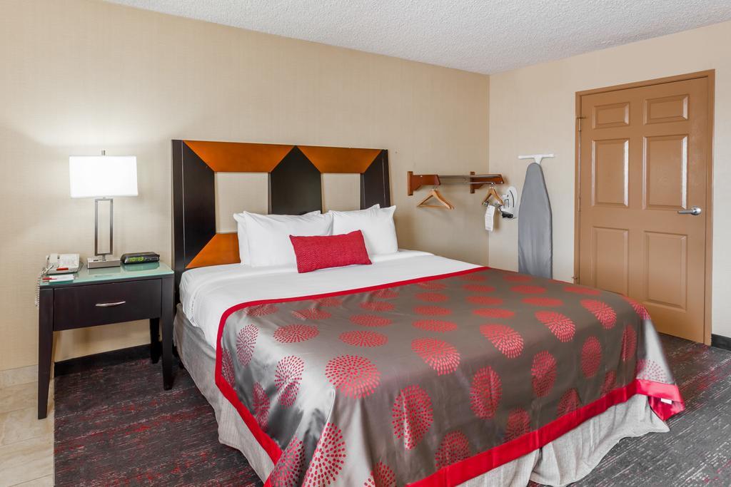 Ramada By Wyndham San Diego National City Exterior foto