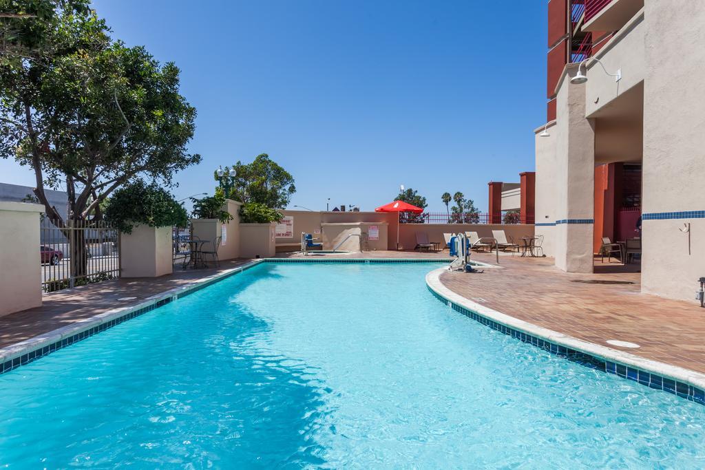 Ramada By Wyndham San Diego National City Exterior foto