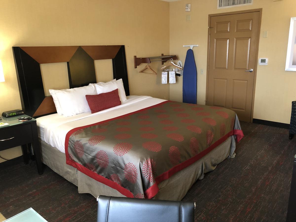Ramada By Wyndham San Diego National City Exterior foto