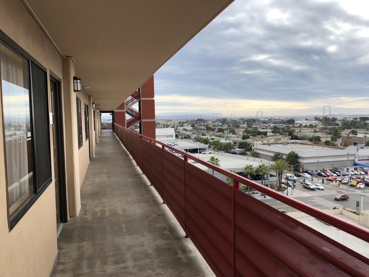 Ramada By Wyndham San Diego National City Exterior foto